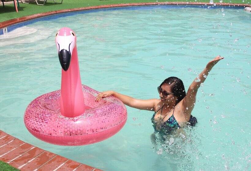 בית מלון כפרי Corona Plaza