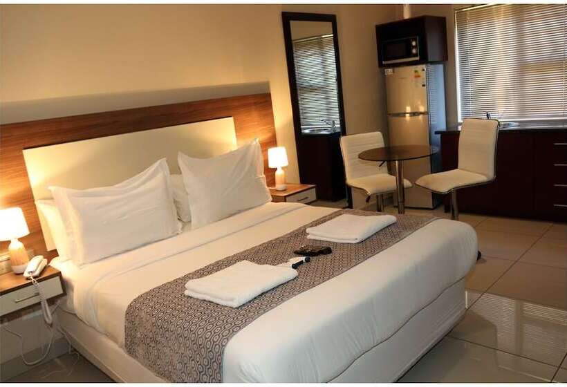 Отель Eagle Nest Luxury Accommodation