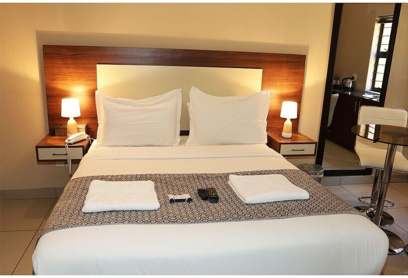 Отель Eagle Nest Luxury Accommodation