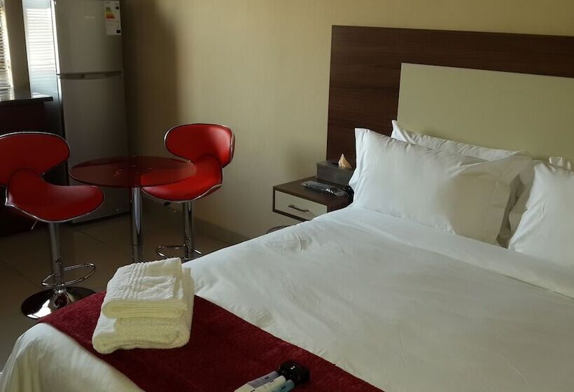 Отель Eagle Nest Luxury Accommodation