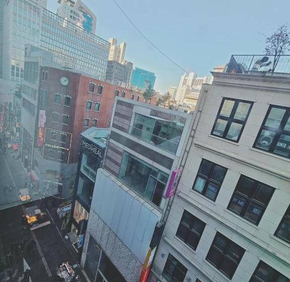 Ekonomy Hotel Myeongdong Premier