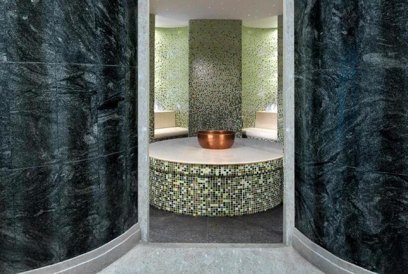 Four Seasons Hotel Abu Dhabi At Al Maryah Island