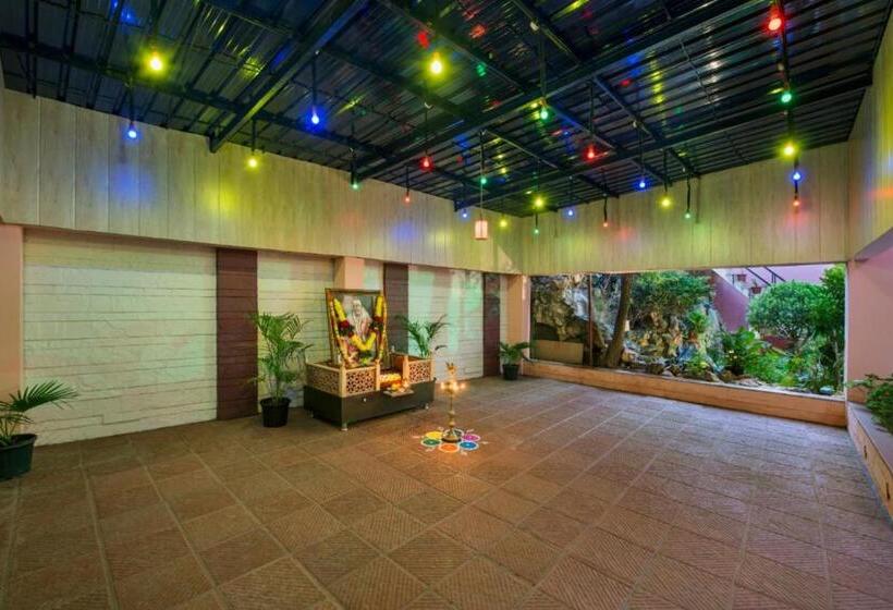 فندق Abigail Goradia S