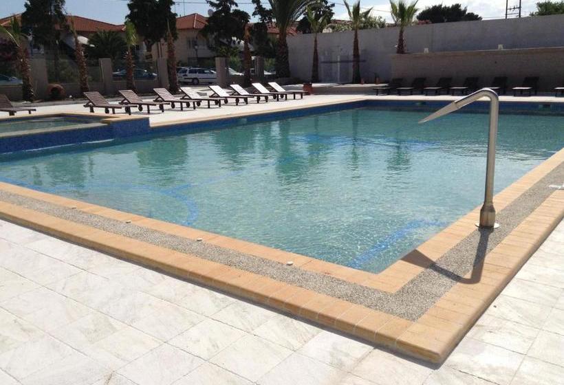 Отель Hanioti Melathron