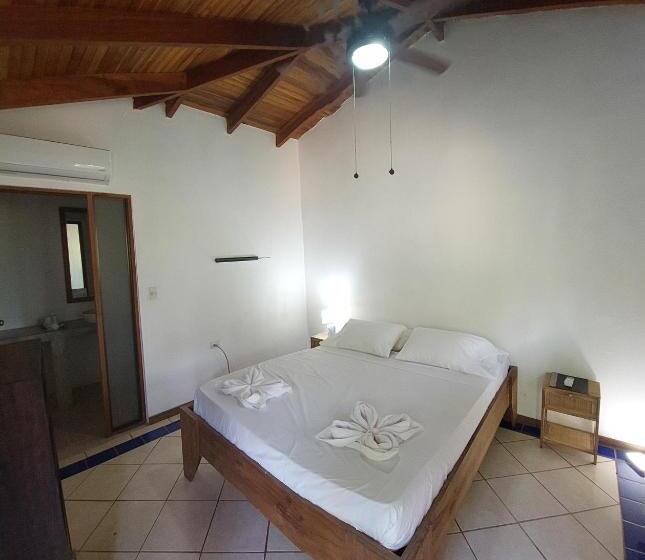 Отель Indra Inn