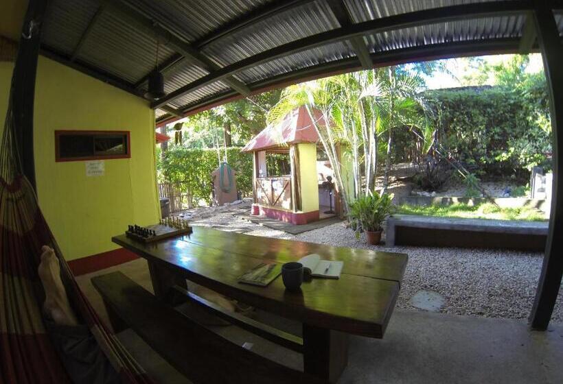 هتل Indra Inn