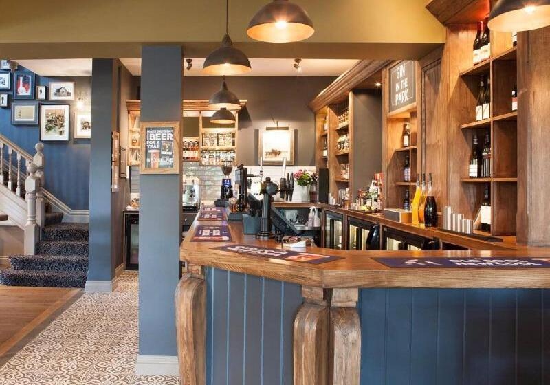 فندق Inn In The Park