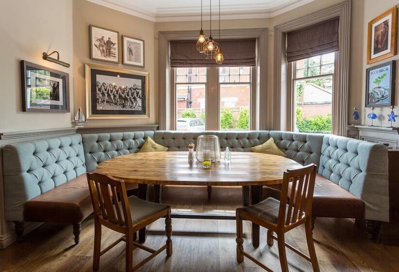 فندق Inn In The Park