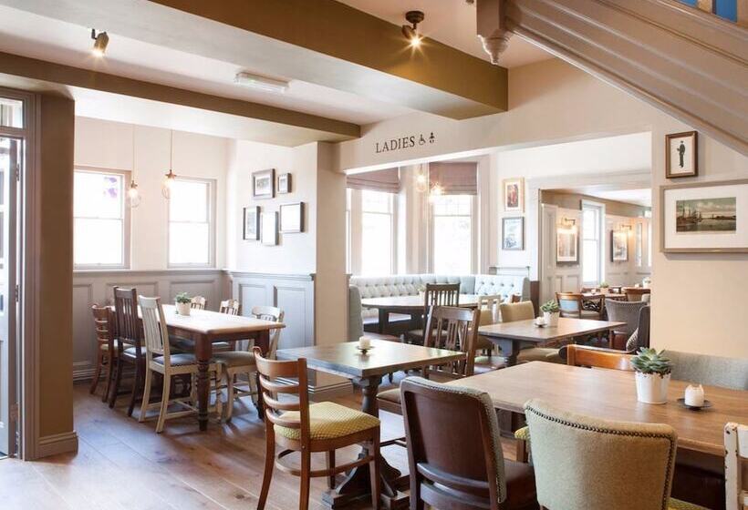 فندق Inn In The Park