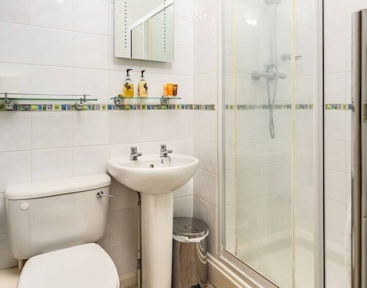 فندق Inn In The Park