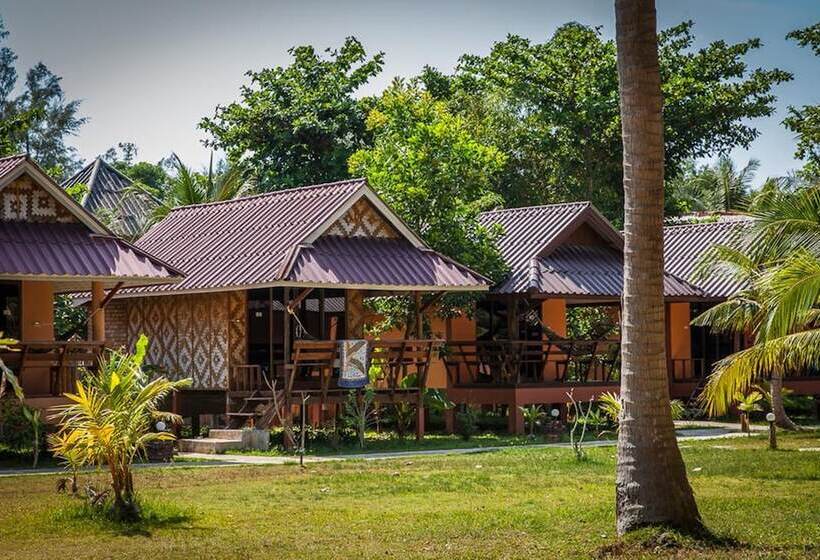 호텔 Lanta Pearl Beach Resort