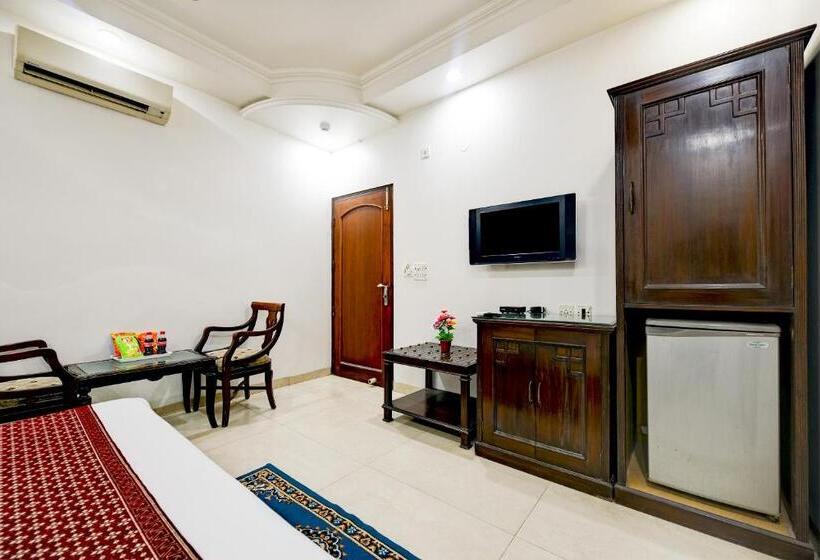 Отель Legend International Near New Delhi Railway Station