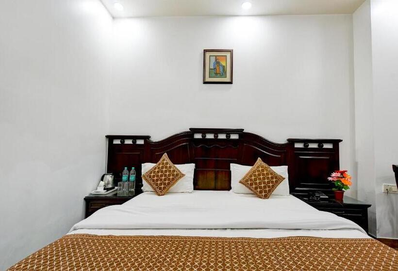 Отель Legend International Near New Delhi Railway Station