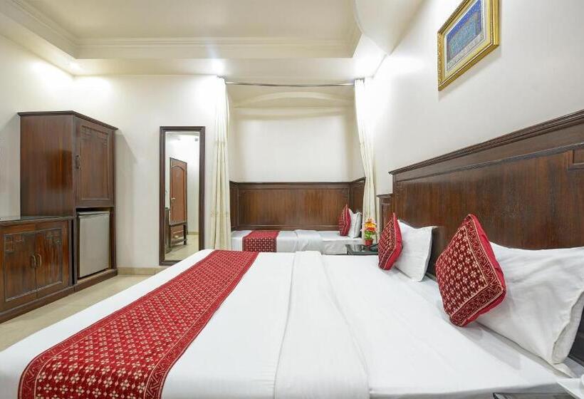 Отель Legend International Near New Delhi Railway Station