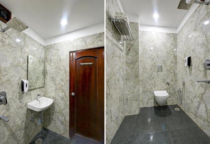 Отель Legend International Near New Delhi Railway Station