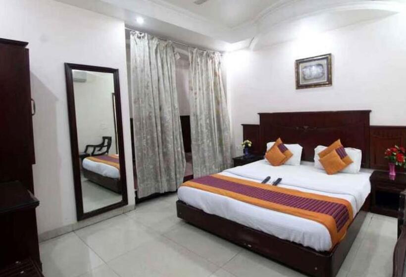 Отель Legend International Near New Delhi Railway Station