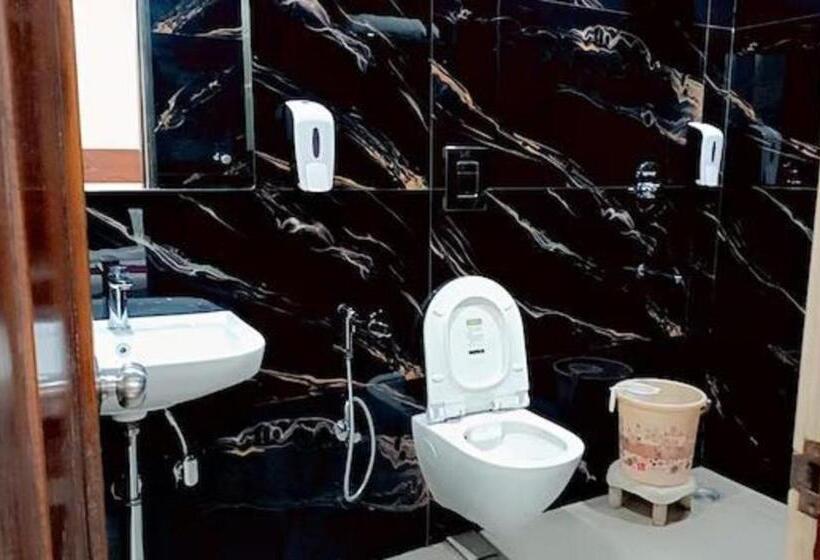 Отель Legend International Near New Delhi Railway Station