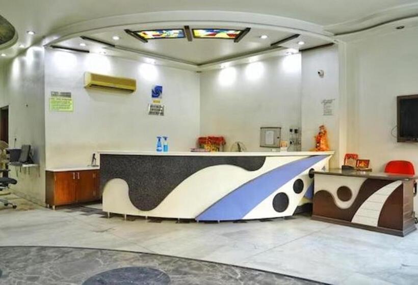 Отель Legend International Near New Delhi Railway Station