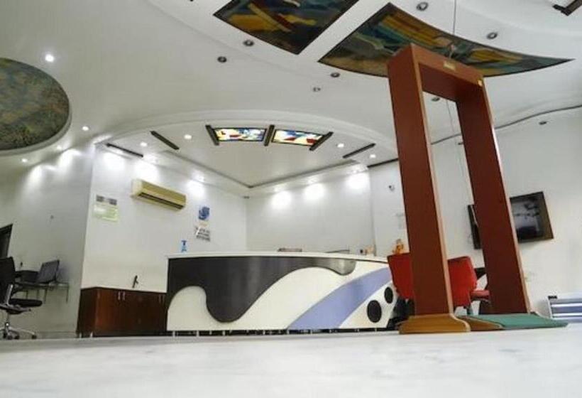 Отель Legend International Near New Delhi Railway Station