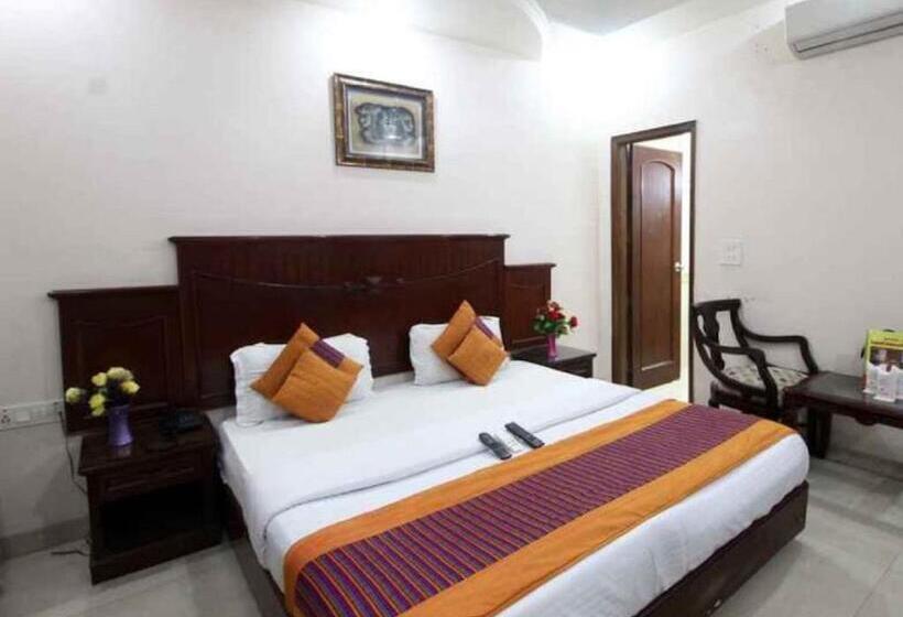 Отель Legend International Near New Delhi Railway Station