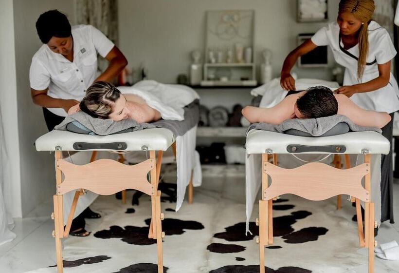 בית מלון כפרי Moditlo River Lodge