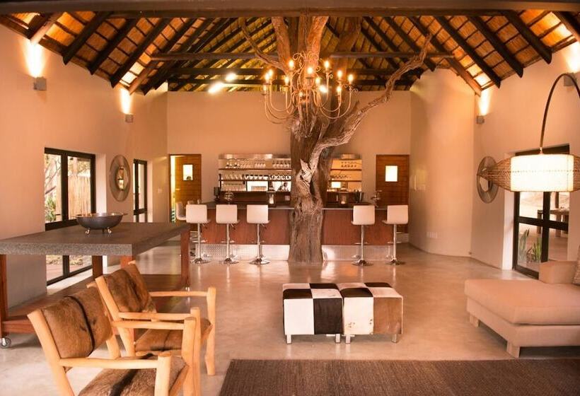 בית מלון כפרי Moditlo River Lodge