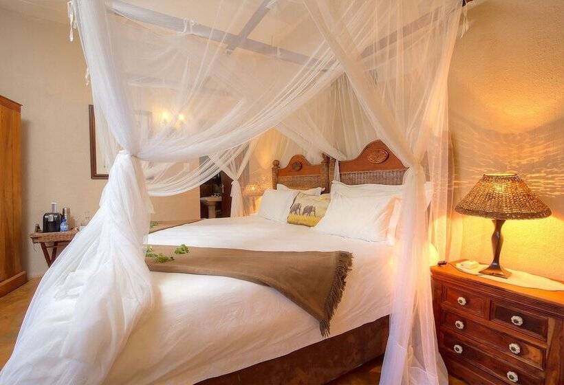 בית מלון כפרי Mvuradona Safari Lodge