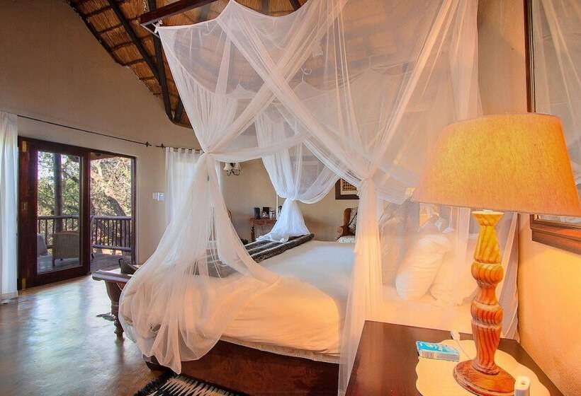 בית מלון כפרי Mvuradona Safari Lodge