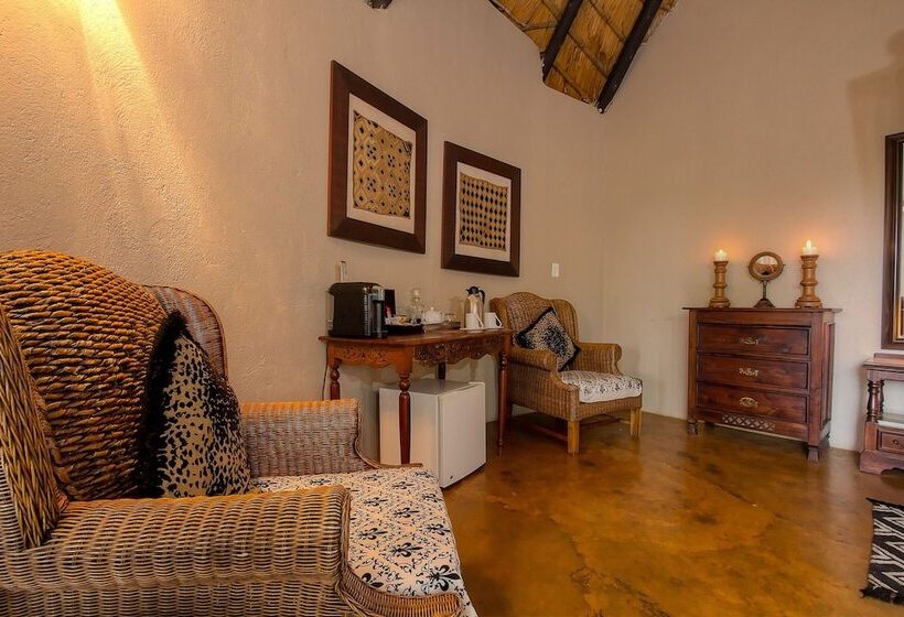 בית מלון כפרי Mvuradona Safari Lodge