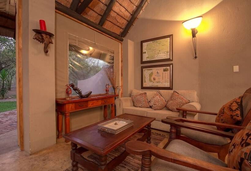 בית מלון כפרי Mvuradona Safari Lodge