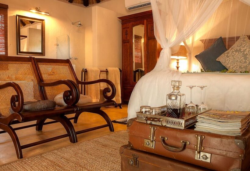 בית מלון כפרי Mvuradona Safari Lodge