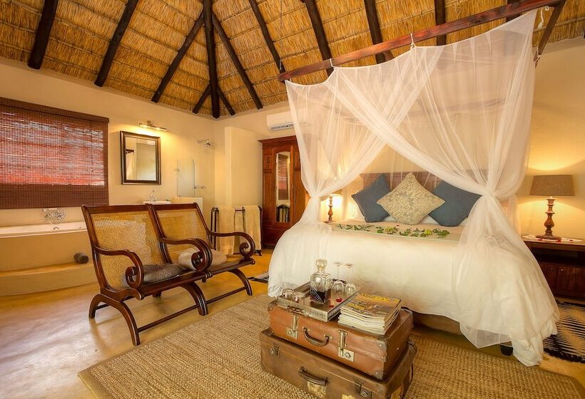 בית מלון כפרי Mvuradona Safari Lodge