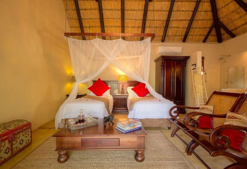 בית מלון כפרי Mvuradona Safari Lodge