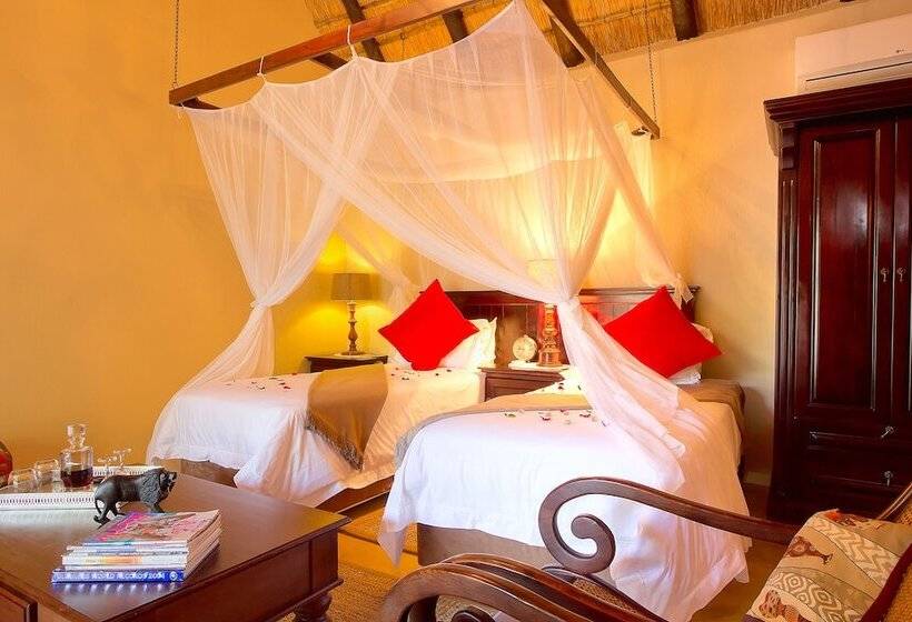 בית מלון כפרי Mvuradona Safari Lodge