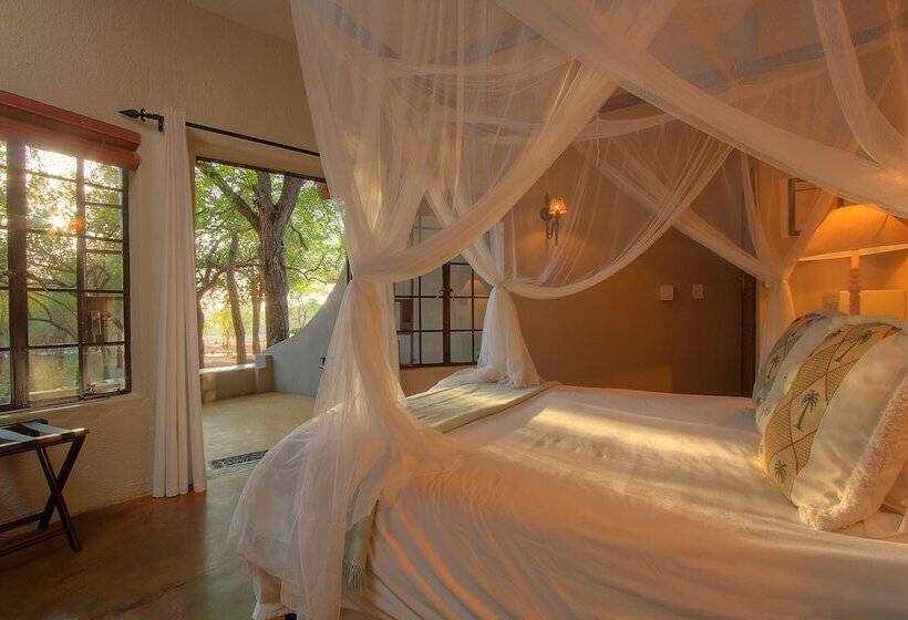 בית מלון כפרי Mvuradona Safari Lodge