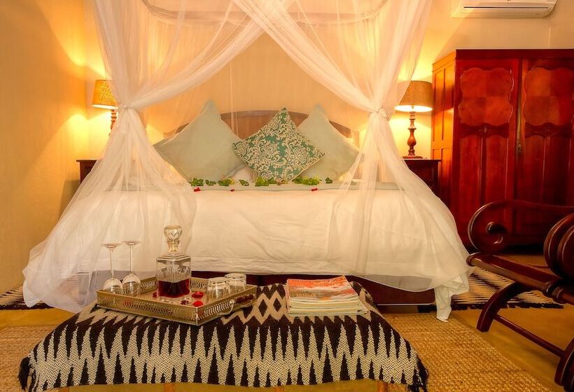 בית מלון כפרי Mvuradona Safari Lodge