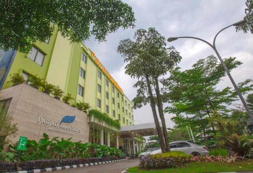 ホテル Padjadjaran Suites Resort And Convention