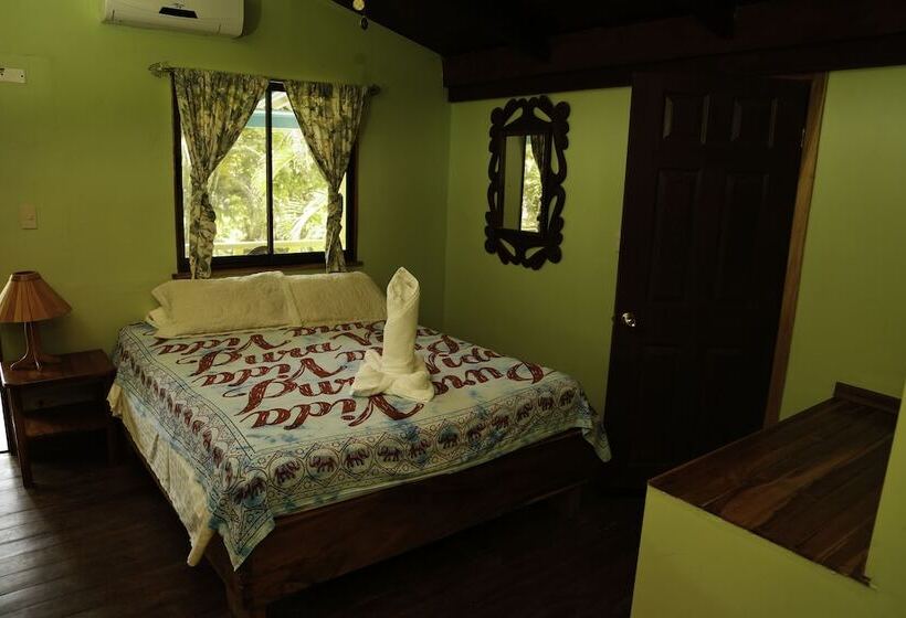 호텔 Pelican Beachfront