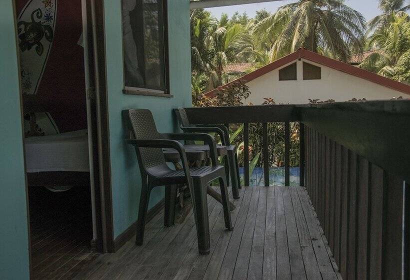 هتل Pelican Beachfront