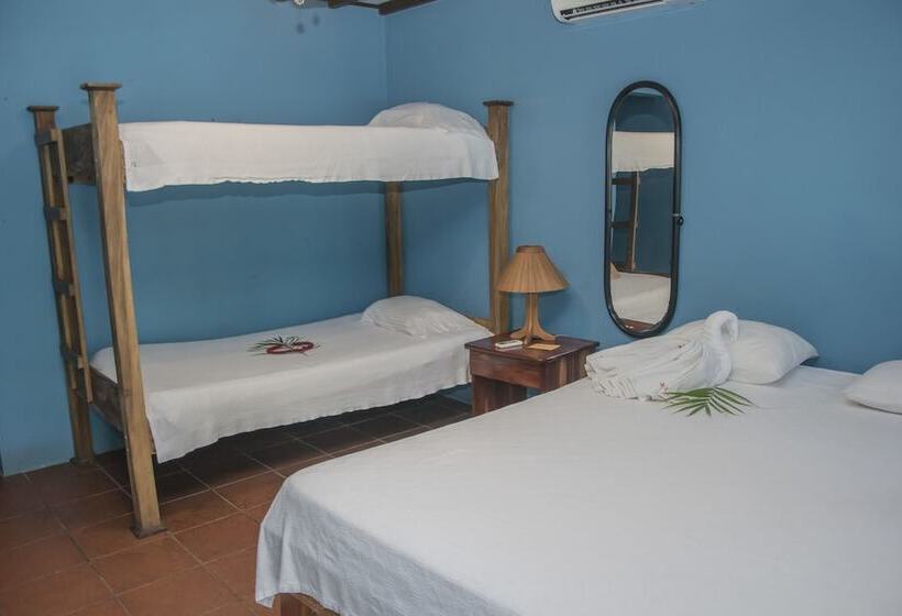 호텔 Pelican Beachfront