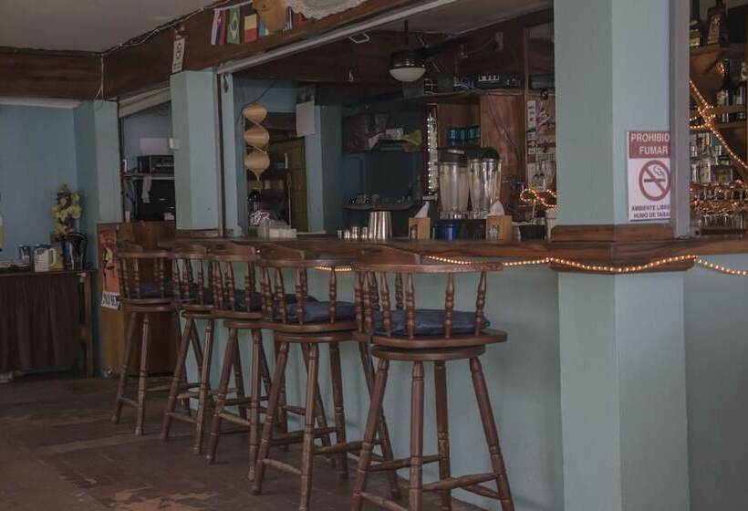 호텔 Pelican Beachfront