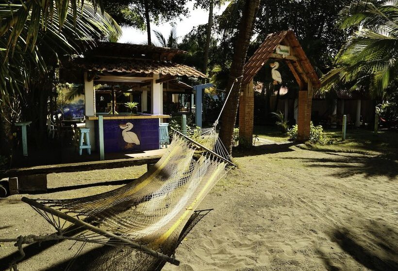 호텔 Pelican Beachfront