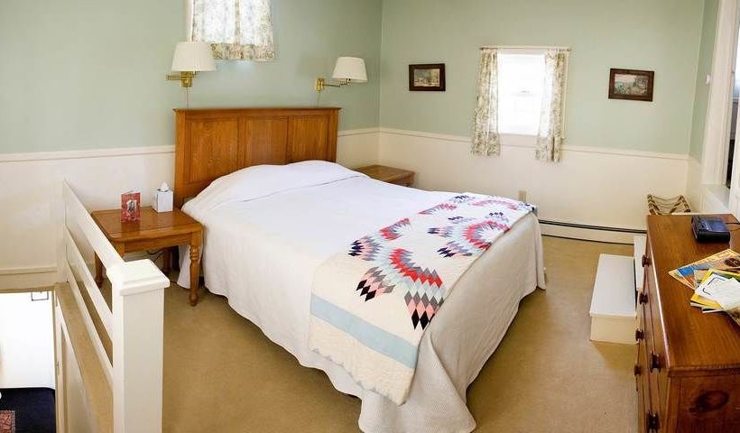 هتل Red Clover Inn And Restaurant