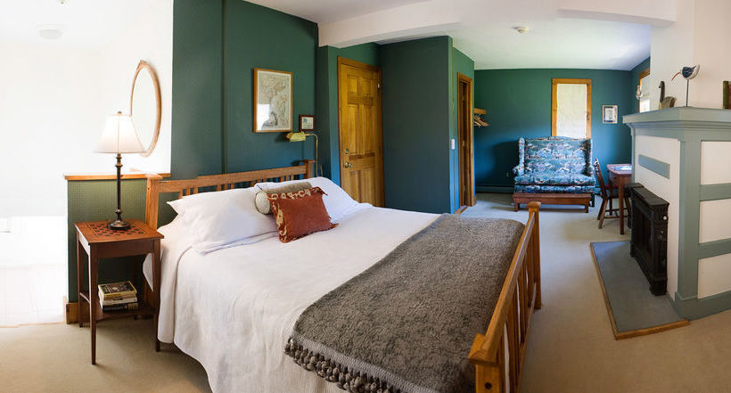 هتل Red Clover Inn And Restaurant