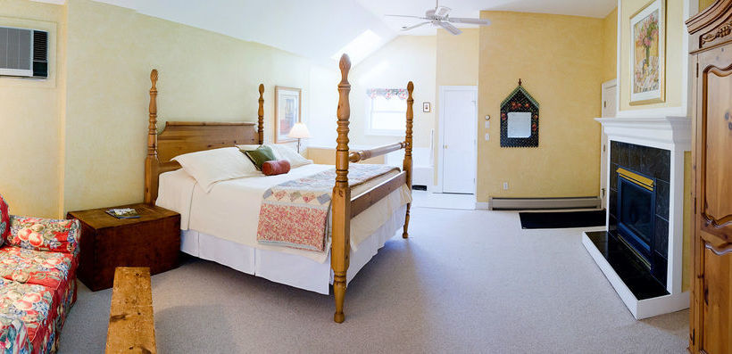 هتل Red Clover Inn And Restaurant