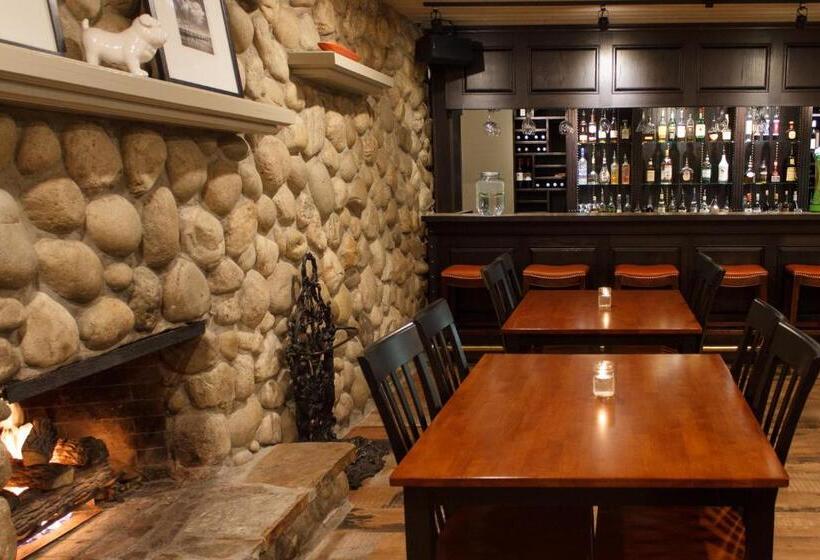 Отель The Bulldog