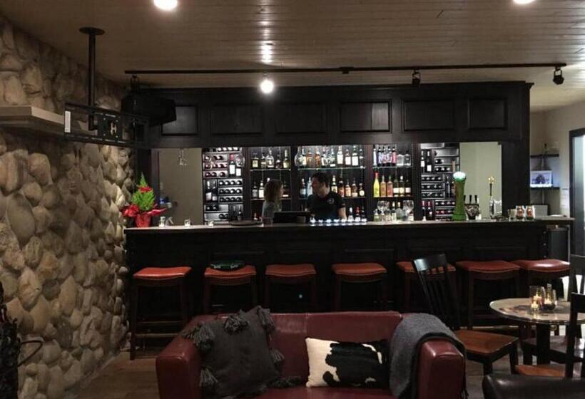 Отель The Bulldog