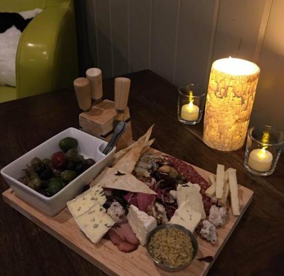 Отель The Bulldog