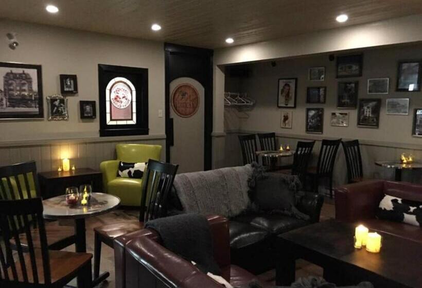 Отель The Bulldog