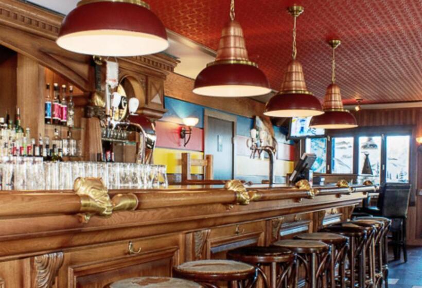 Отель The Bulldog